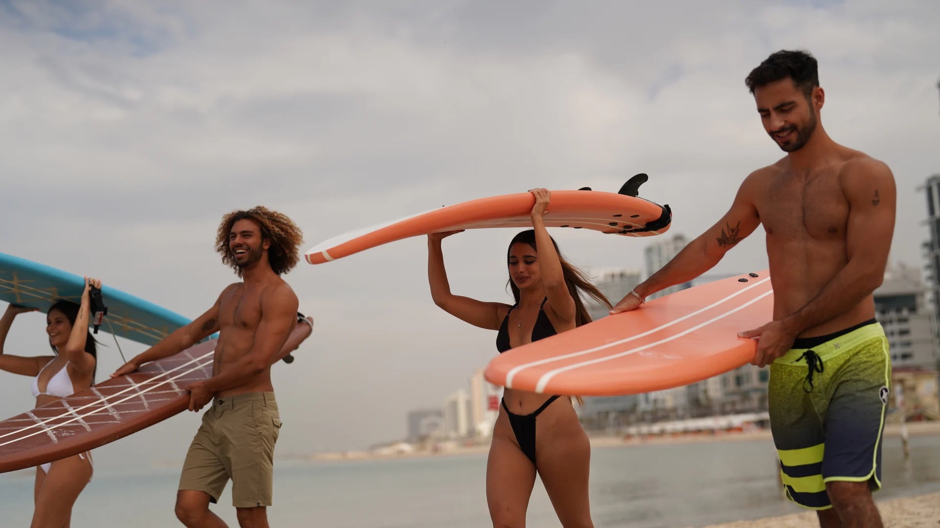קורס גלישה מקצועי עם מאליבו